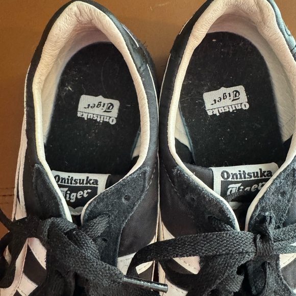 ASICS Onitsuka Tiger Black and White Athletic Shoes. - Picture 4 of 9